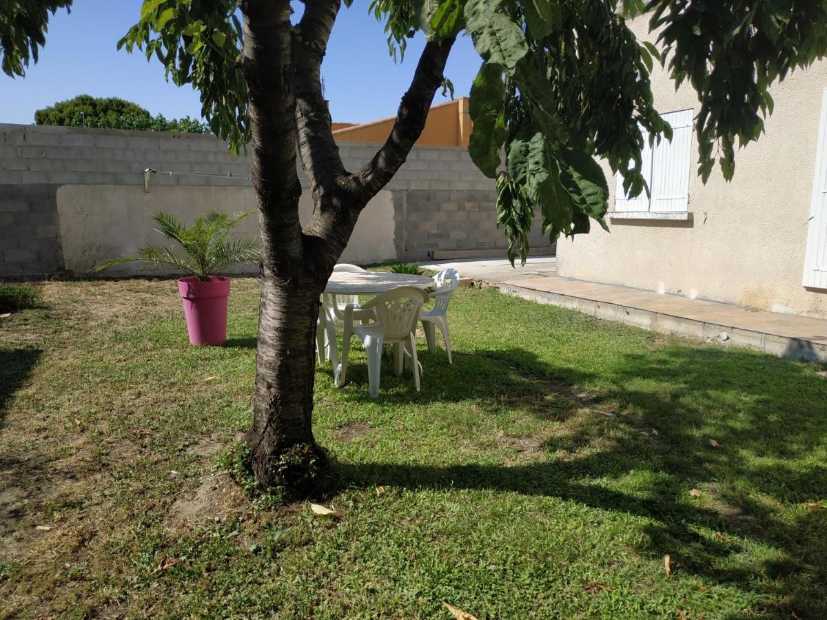 Appart 28M2 Avec Jardin Et Parking Prives, Chambre Separee Milhaud Exterior photo