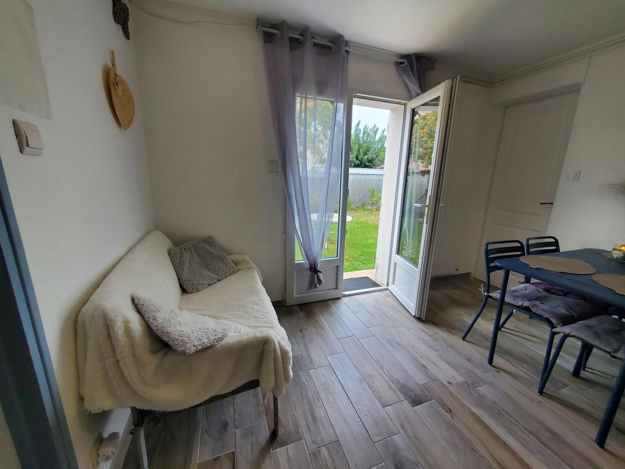 Appart 28M2 Avec Jardin Et Parking Prives, Chambre Separee Milhaud Exterior photo